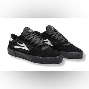 LAKAI  NWOT black suede Cambridge skate shoes men’s /boys 5